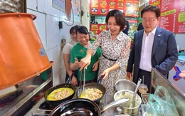 Quán nem nướng ở Hà Nội 'lên' Instagram của Tổng thống Hàn Quốc