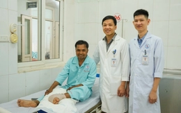 Nối thành công bàn chân đứt lìa do bị máy cắt cỏ chém