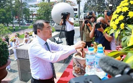 Thủ tướng dâng hương tưởng niệm các Anh hùng liệt sĩ thành phố Hải Phòng