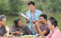 Đạo diễn sắp hầu tòa vì tạt chất bẩn vào nhà con nợ làm những phim gì?