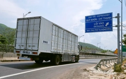 Ngày đầu thông xe cao tốc từ Quảng Ngãi tới hầm Cù Mông: Lượng xe chưa nhiều