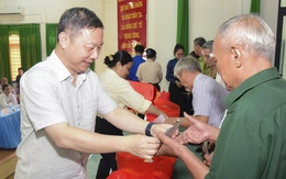 Đoàn Tuyên giáo và Dân vận Thành ủy TP.HCM thăm, tặng quà đồng bào Chăm, cựu chiến binh dịp 30-4