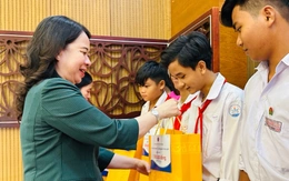 Phó chủ tịch nước Võ Thị Ánh Xuân thăm, tặng quà gia đình chính sách, công nhân lao động Đồng Tháp