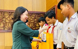 Phó chủ tịch nước Võ Thị Ánh Xuân thăm, tặng quà gia đình chính sách, công nhân lao động Đồng Tháp