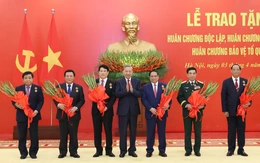 Chủ tịch nước, Thủ tướng, Bộ trưởng Bộ Quốc phòng và nhiều lãnh đạo nhận huân chương cao quý