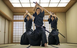 Vì sao người Nhật Bản cầm kiếm bằng cả 2 tay?