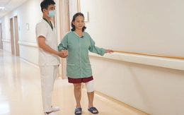 Người phụ nữ ở Đà Nẵng được robot hỗ trợ thay khớp gối, hồi phục sau 3 giờ