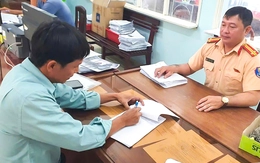 Lái xe chạy ngược chiều trên quốc lộ 60, 2 người bị phạt 38 triệu đồng