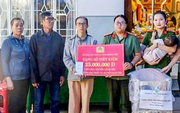 Đồng đội nhận đỡ đầu con gái thiếu tá công an hy sinh khi chống 'cát tặc'