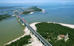 Cầu vượt biển dài nhất miền Trung chính thức thông xe
