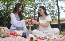 Nhiều người Hà Nội chọn du lịch tại chỗ trong ngày đầu nghỉ lễ 30-4 và 1-5