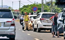 Ùn ứ giao thông sau va chạm liên hoàn trên quốc lộ 26, 12 ô tô hư hỏng