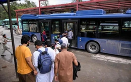 Nhiên liệu tăng, Pakistan miễn phí giao thông công cộng, hạ giá xăng