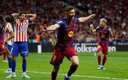 Đánh bại 10 người Atletico Madrid, Barca bỏ xa Real Madrid 7 điểm