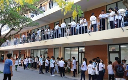 Thí sinh dự thi đánh giá năng lực ĐHQG TP.HCM đông kỷ lục, phụ huynh được tư vấn ngay điểm thi