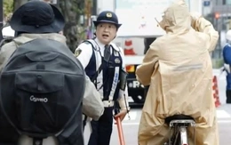 Kỷ cương với việc đạp xe ngoài đường: Nhật Bản xử phạt hơn 100 hành vi vi phạm