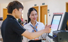 Bị đòi truy thu bảo hiểm y tế, dọa không trả lương khi làm thêm: Sinh viên phải làm gì?