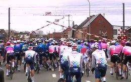 Nhiều tay đua bị điều tra vì cố vượt đường ray tàu hỏa khi đèn đỏ