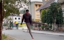 Anh Tây ngã 'dập mông' khi trổ tài đu dây