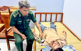 Cà Mau: Ứng cứu kịp thời hai thuyền viên trôi dạt trên biển