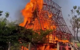 Trẻ nghịch bật lửa làm cháy rụi nhà rông ở Quảng Ngãi