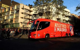 Fan Barca gây náo loạn ngoài sân, Atletico Madrid gieo sợ hãi trong sân
