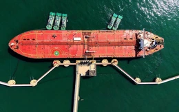 Tàu dầu Trung Quốc lần đầu tiến về eo biển Hormuz sau lệnh ngừng bắn Mỹ - Iran