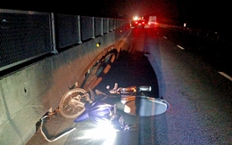 Cảnh báo khẩn cấp tình trạng xe máy cố tình đi vào cao tốc ở miền Tây