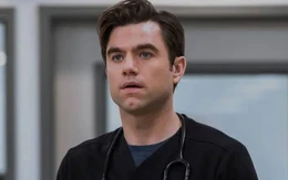 Sao phim 'The Pitt' vui sướng vì trả hết khoản nợ lớn thời sinh viên