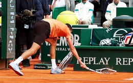 Medvedev đập vợt 7 lần trong 40 giây sau trận thua nặng nhất sự nghiệp