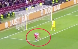 Dậy sóng vì cú bắt bóng trong vòng cấm Atletico Madrid của Pubill