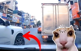 Ô tô chạy kiểu khôn lỏi còn muốn kiếm chuyện với người đi đường