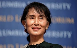 Myanmar công bố hình ảnh bà Aung San Suu Kyi rời nhà tù sang quản thúc tại gia