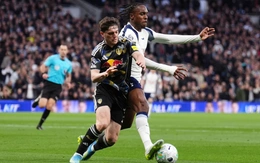 Leeds khiến Tottenham chưa an toàn