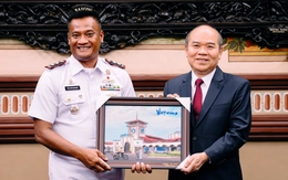 Tàu Hải quân Indonesia cập cảng TP.HCM, củng cố quan hệ Đối tác chiến lược toàn diện