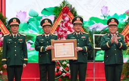 Cục Tuyên huấn đón nhận Huân chương Bảo vệ Tổ quốc hạng nhất