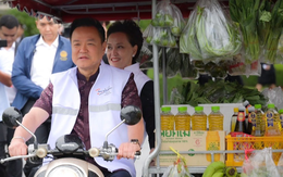 Thủ tướng Anutin lái xe bán hàng rong, kêu gọi 'Người Thái giúp người Thái'