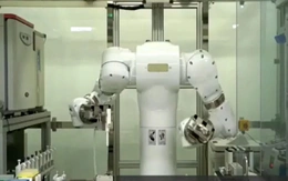 Khi robot làm chủ phòng thí nghiệm