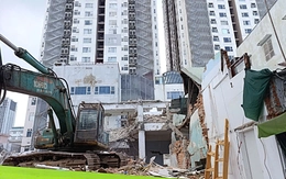 Phá dỡ công trình làm sập, nứt nhà dân: Ai chịu trách nhiệm?