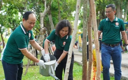 Trồng thêm cây xanh tại công viên Lê Văn Tám, vỉa hè đường Hoàng Sa dịp 50 năm TP.HCM mang tên Bác