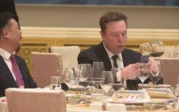 Tỉ phú Elon Musk - người giàu nhất hành tinh, dùng điện thoại gì?