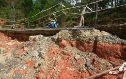 Đường Đà Lạt - Nha Trang sạt từ mùa mưa bão trước, nay vẫn… lở