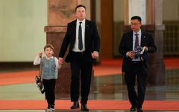 Con trai Elon Musk xách túi đầu rồng, doanh nghiệp Trung tăng 10 lần doanh số