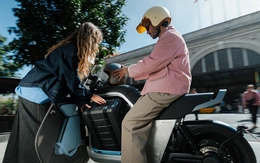Xe máy điện cho người không có ô tô: Cốp to gấp 3 lần Honda Lead, chở được cả tuần đồ ăn, 140km/sạc