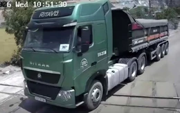 Xử phạt tài xế xe đầu kéo biển số TP.HCM tông gãy cần chắn đường sắt ở Khánh Hòa