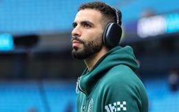 Ait Nouri ngủ gật khi Man City ăn mừng chức vô địch FA Cup