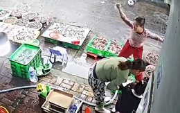 Tiểu thương nhảy nhót như đứa trẻ khi trúng số 50 triệu đồng