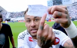 Neymar phải rời sân oan uổng vì sai sót của trọng tài