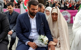 Iran tổ chức lễ cưới tập thể cho hơn 100 cặp đôi 'sẵn sàng hy sinh vì đất nước'