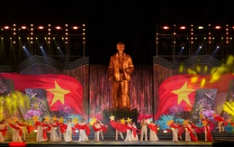 Về quê Bác mùa sen nở